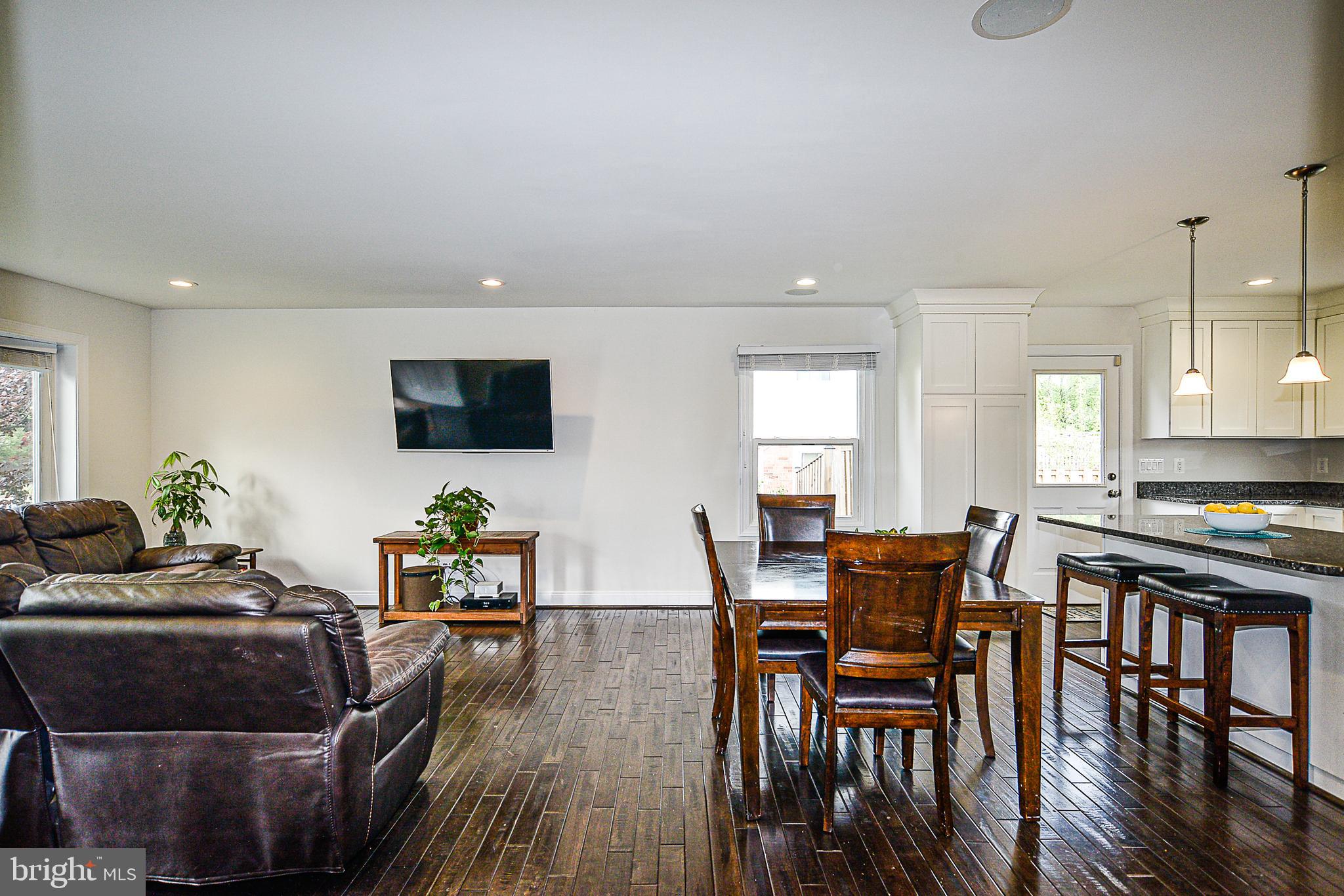 4215 Lees Corner Road Chantilly, VA 20151 - Photo 9 of 38 There's room for everyone!