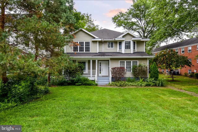 $3,500 | 1705 Commonwealth Avenue, Unit A, Alexandria, VA 22301