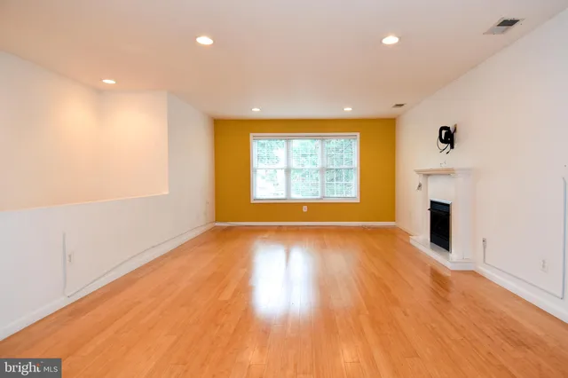 $3,500 | 1705 Commonwealth Avenue, Unit A, Alexandria, VA 22301