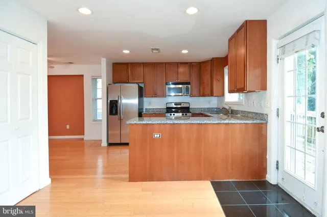 $3,500 | 1705 Commonwealth Avenue, Unit A, Alexandria, VA 22301