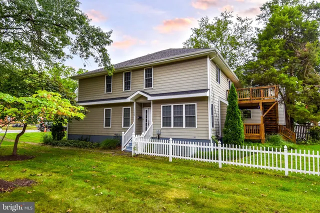 $3,500 | 1705 Commonwealth Avenue, Unit A, Alexandria, VA 22301