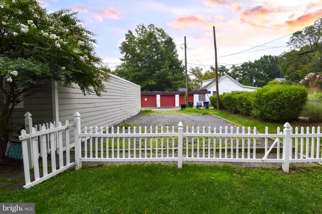 $3,500 | 1705 Commonwealth Avenue, Unit A, Alexandria, VA 22301