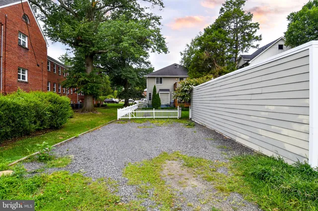 $3,500 | 1705 Commonwealth Avenue, Unit A, Alexandria, VA 22301