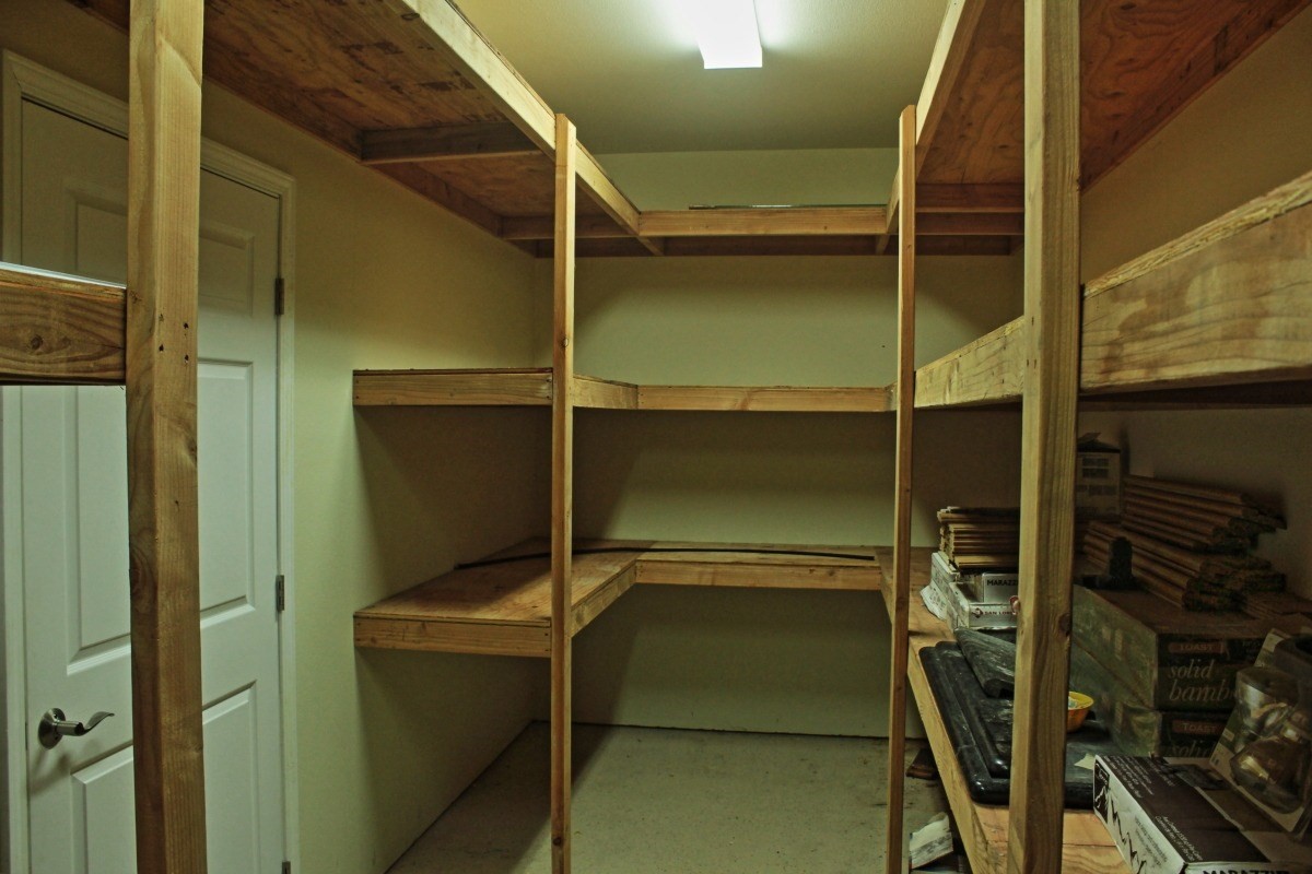 18-1354 Nichols Rd Mountain View Mountain View, HI 96771 - Photo 23 of 30 a view of walk in closet