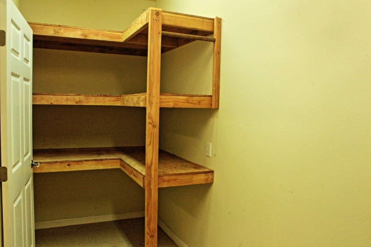 18-1354 Nichols Rd Mountain View Mountain View, HI 96771 - Photo 24 of 30 a view of walk in closet