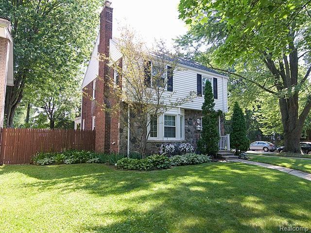 65 Riverside Drive Mount Clemens, MI 48043 - Photo 3 of 37 2_3.jpg