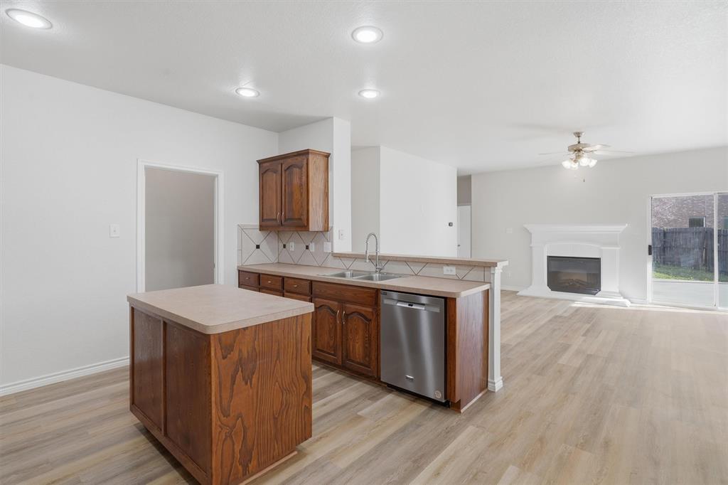 10986 Hawks Landing Road Fort Worth, TX 76052 - Photo 15 of 39