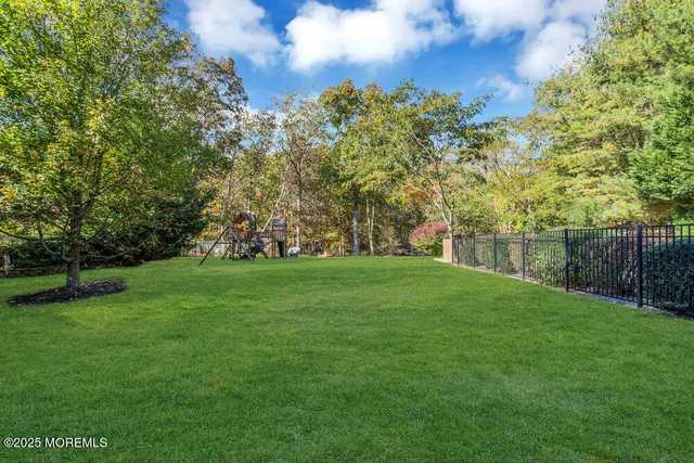 a view of an house with a yard