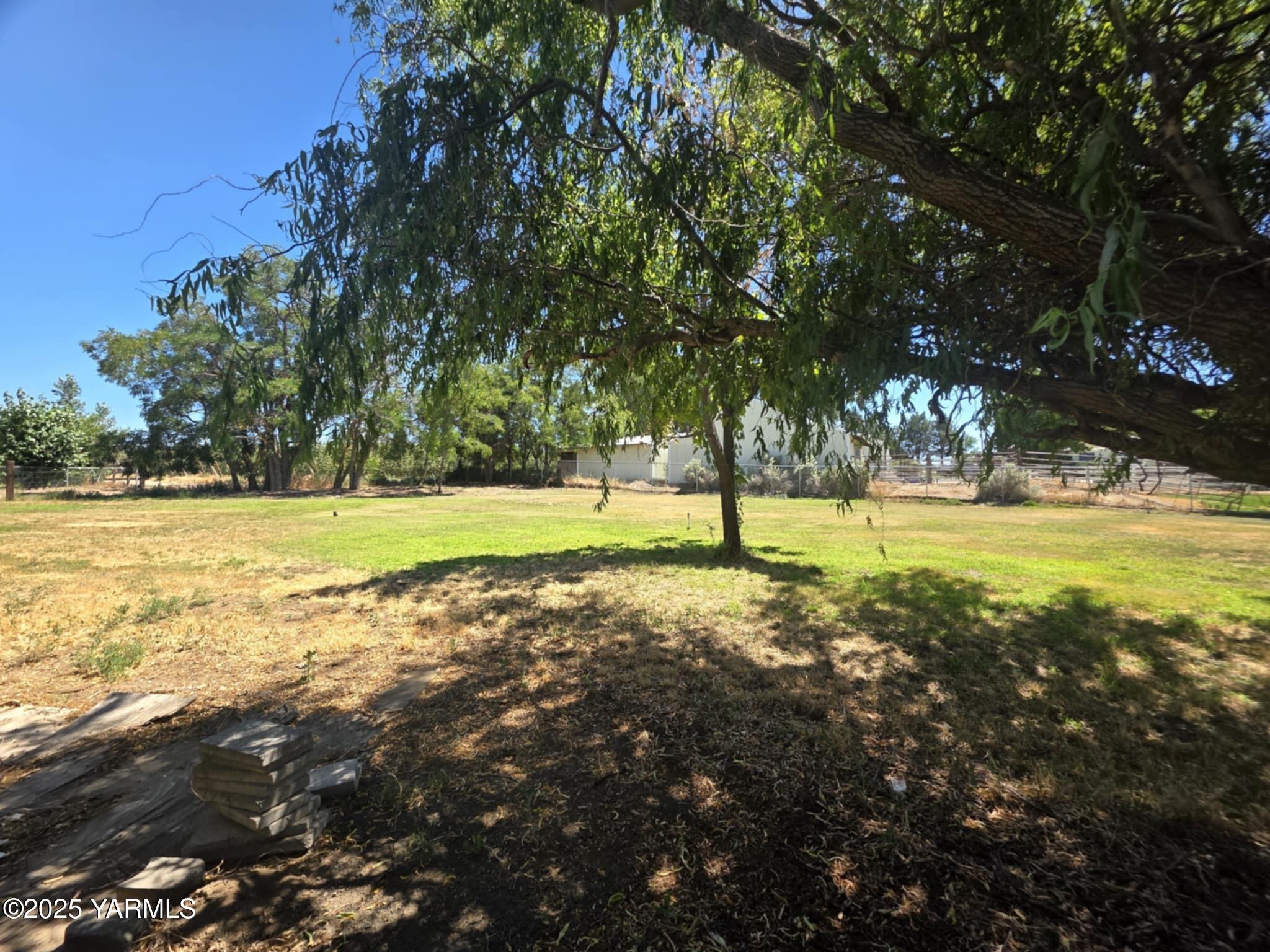 5202 Norman Road Yakima, WA 98901 - Photo 11 of 48 a view of a volley ball court