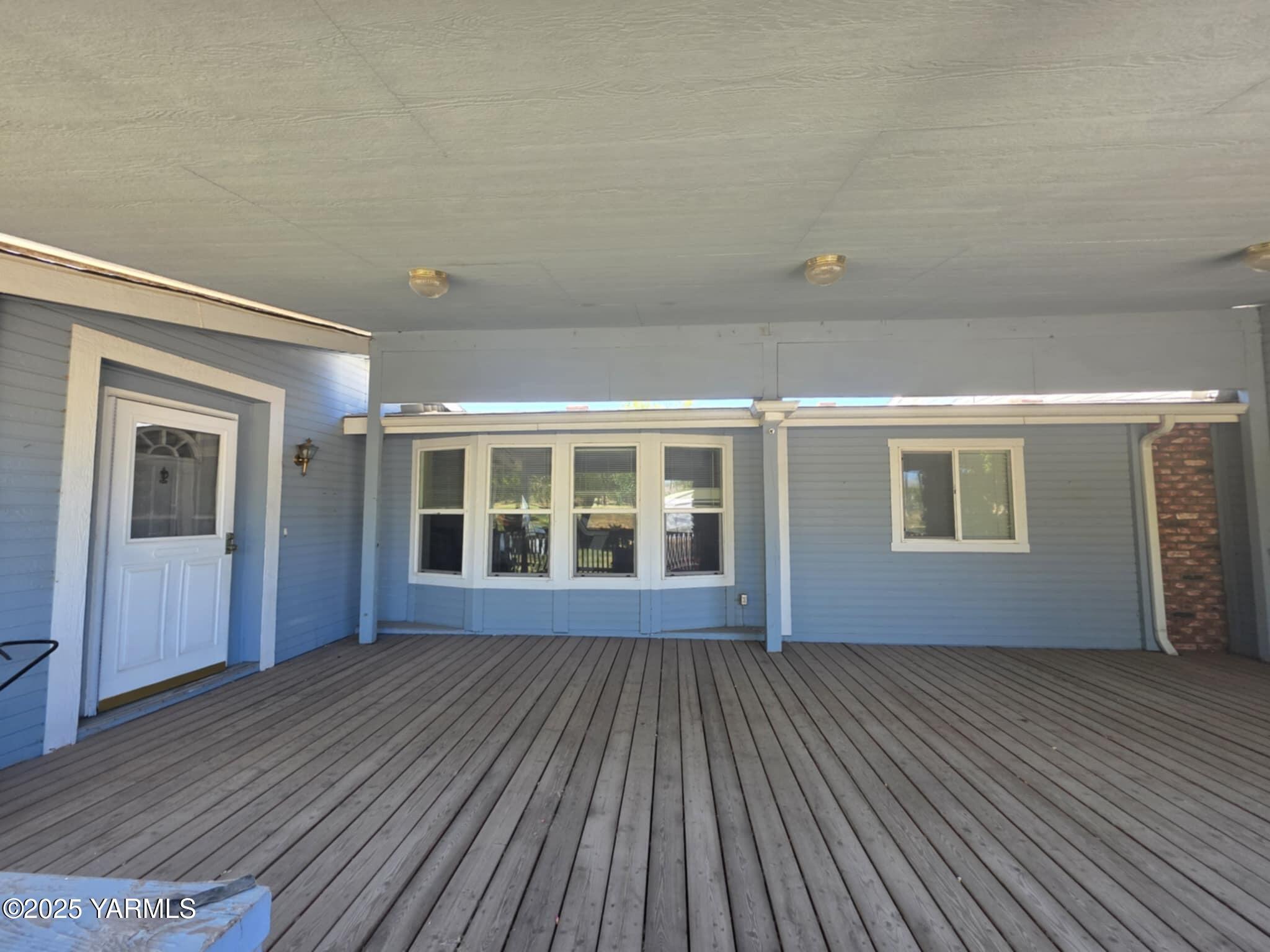5202 Norman Road Yakima, WA 98901 - Photo 19 of 48 an empty room with wooden floor and windows