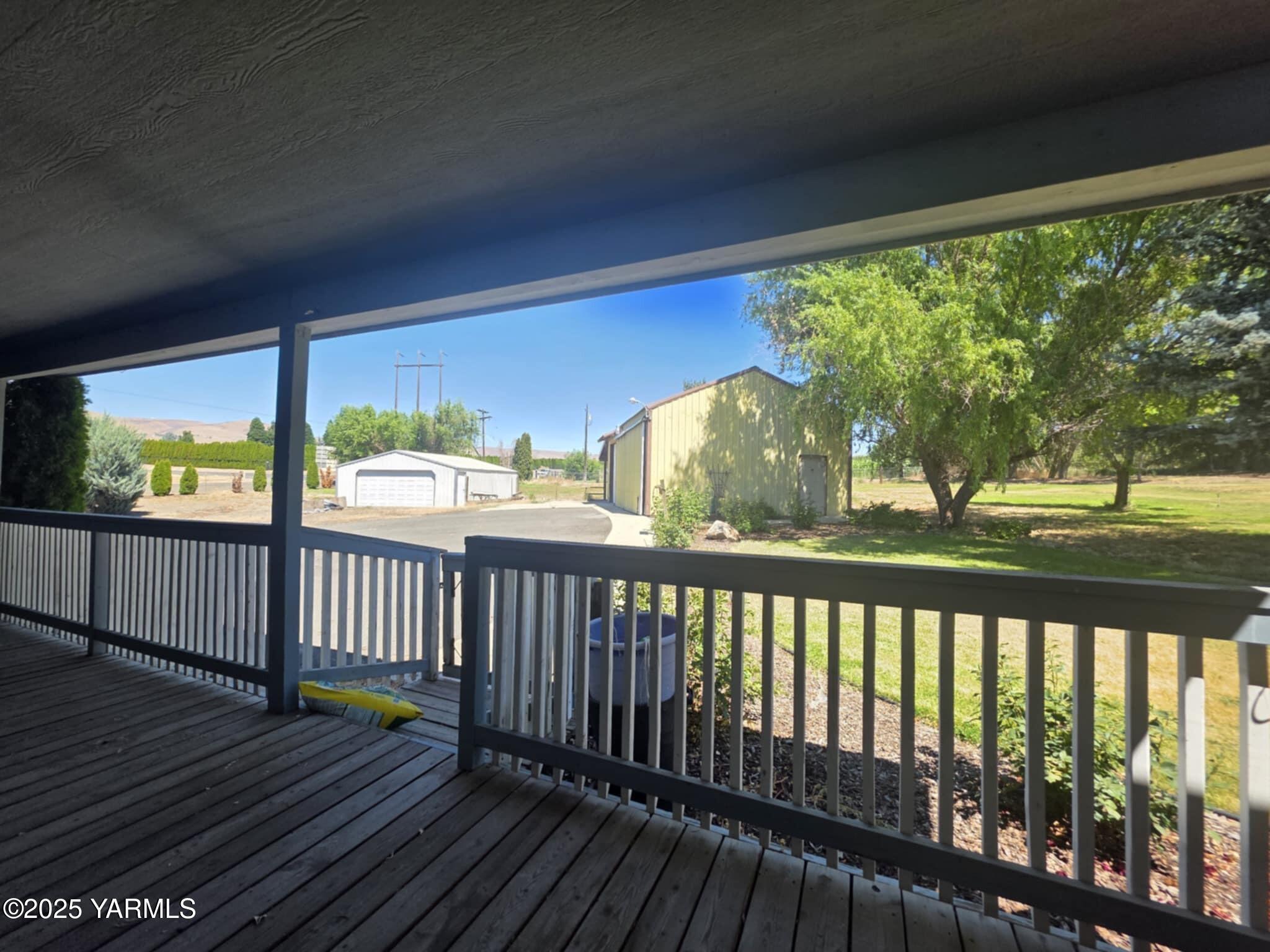5202 Norman Road Yakima, WA 98901 - Photo 20 of 48 a view of deck with a yard