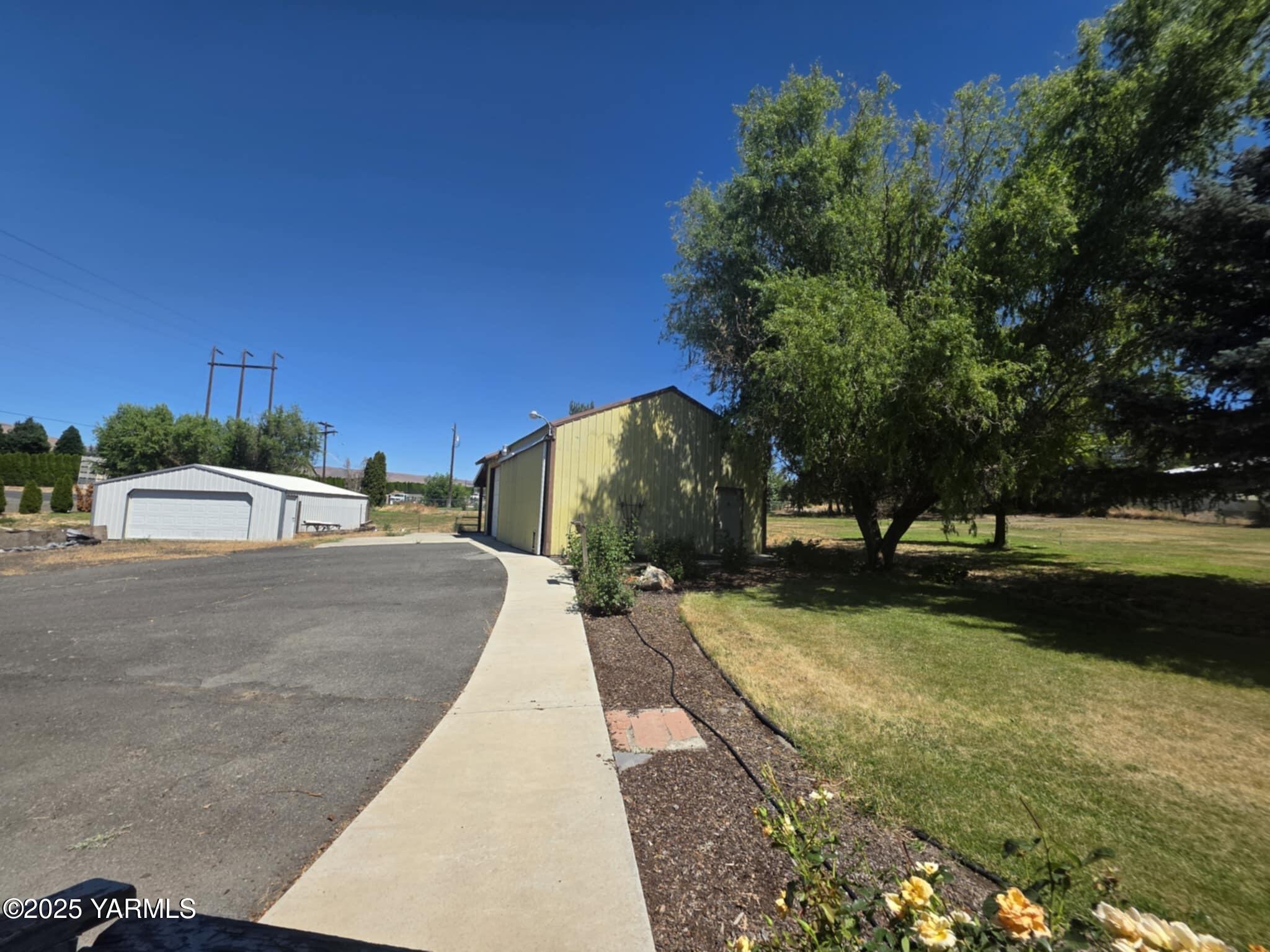 5202 Norman Road Yakima, WA 98901 - Photo 21 of 48 a view of a park with large trees