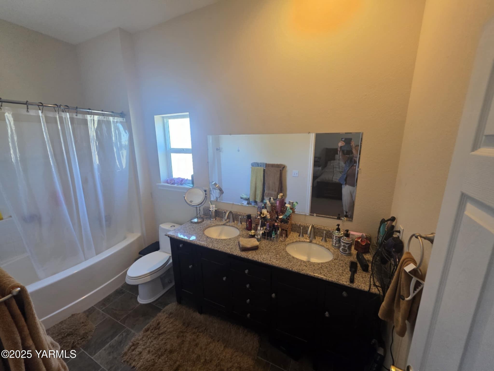 5202 Norman Road Yakima, WA 98901 - Photo 28 of 48 a bathroom with a double vanity sink toilet and a mirror