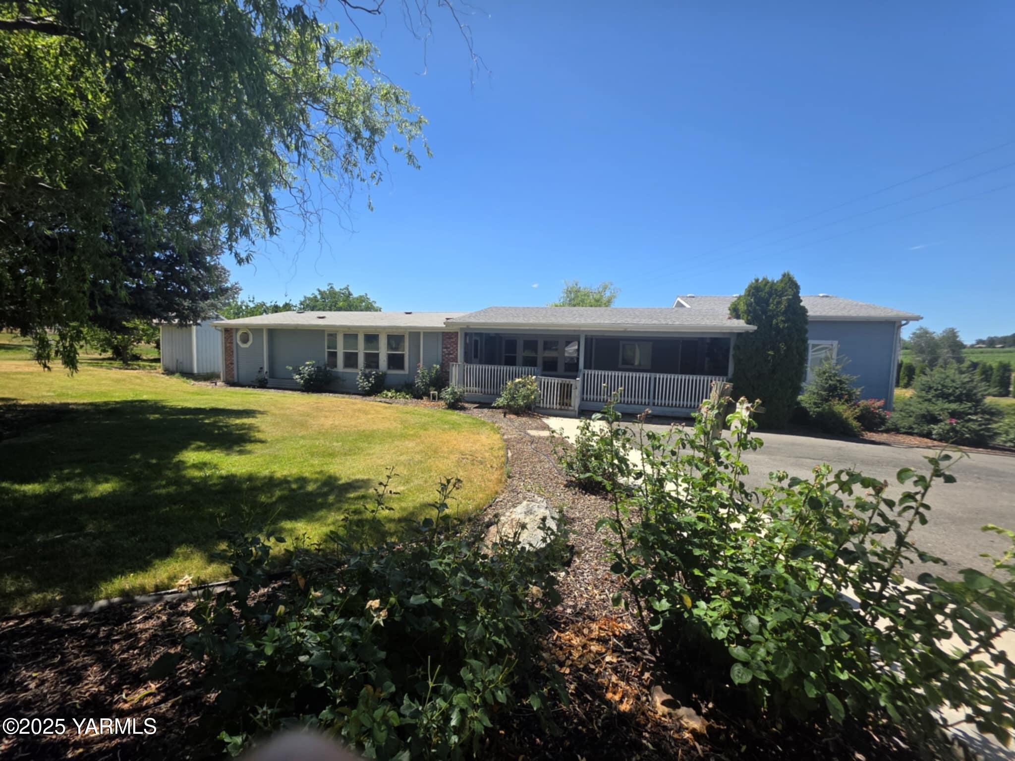 5202 Norman Road Yakima, WA 98901 - Photo 4 of 48 a view of a yard with plants and large trees