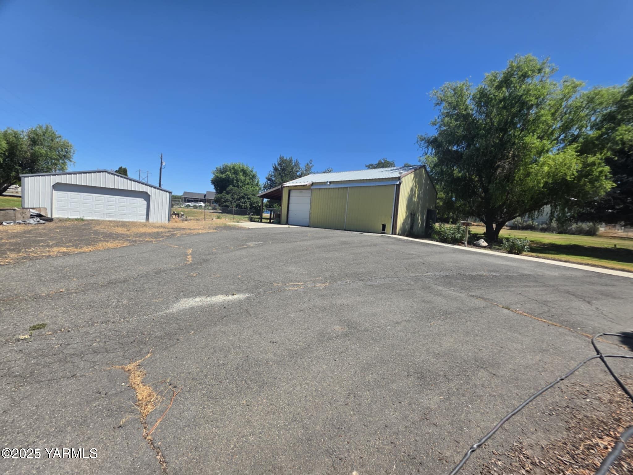 5202 Norman Road Yakima, WA 98901 - Photo 43 of 48 a view of backyard and outdoor space
