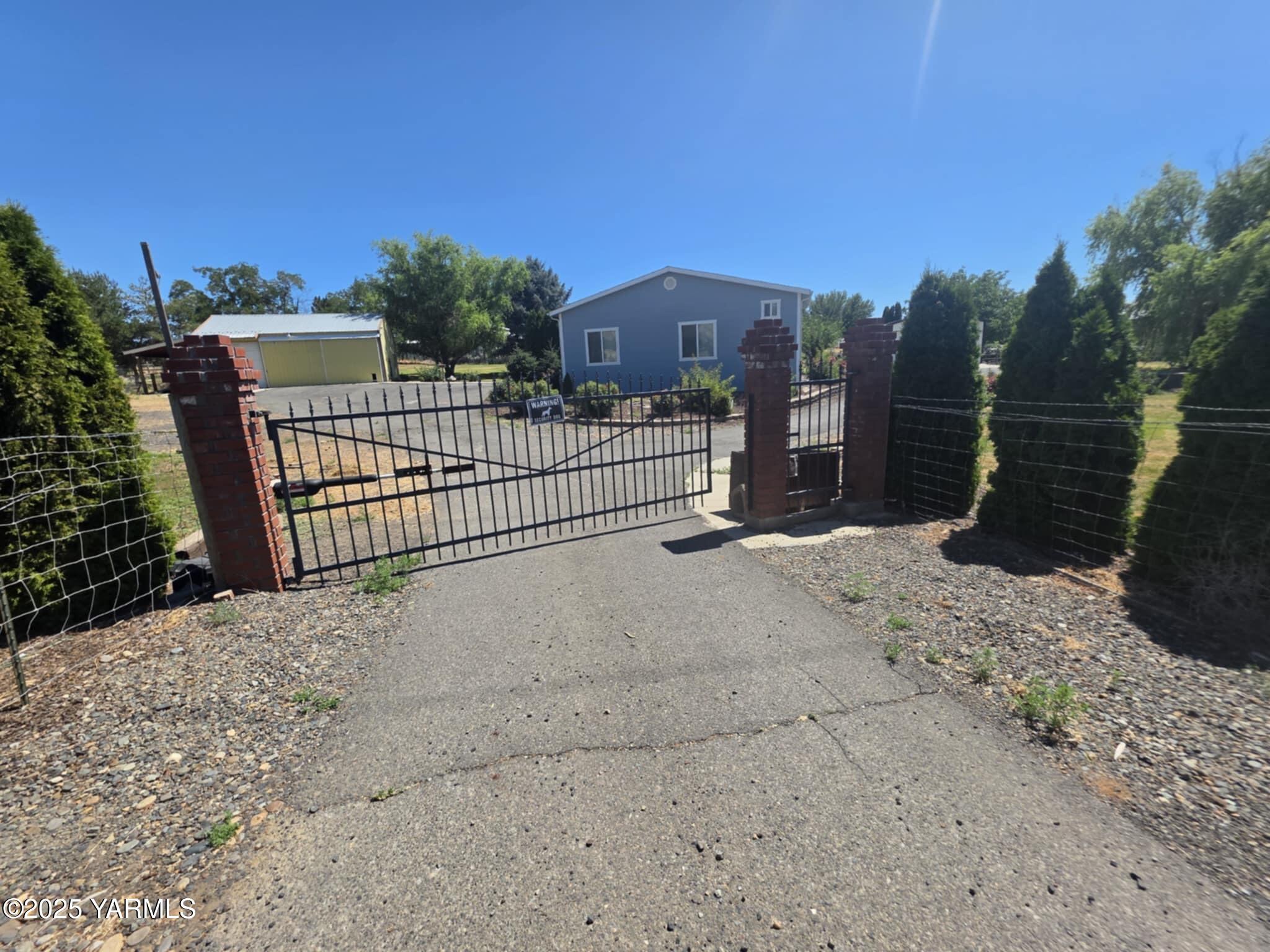 5202 Norman Road Yakima, WA 98901 - Photo 6 of 48 a view of a wrought iron fences in front of house