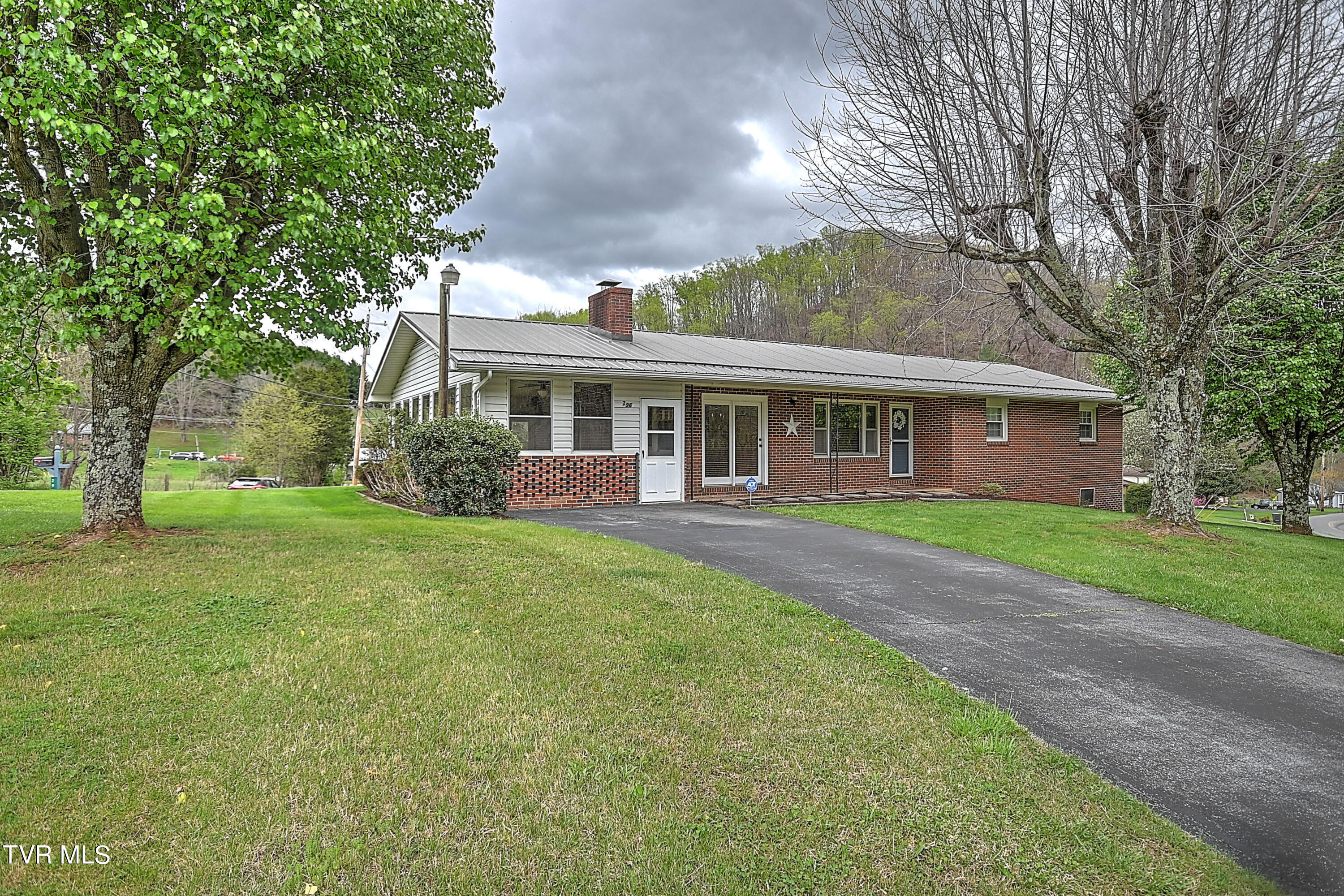 296 Minton Hollow Road Elizabethton, TN 37643 - Photo 3 of 57 296 Minton Hollow RH