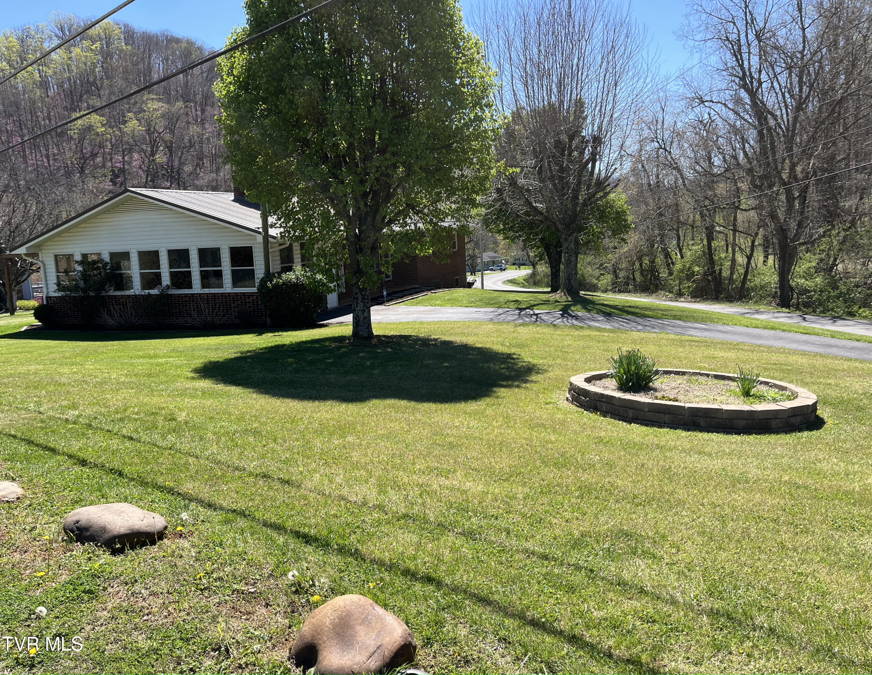 296 Minton Hollow Road Elizabethton, TN 37643 - Photo 4 of 57 Minton Hollow Picture 1