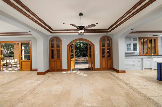a view of an entryway with a livingroom