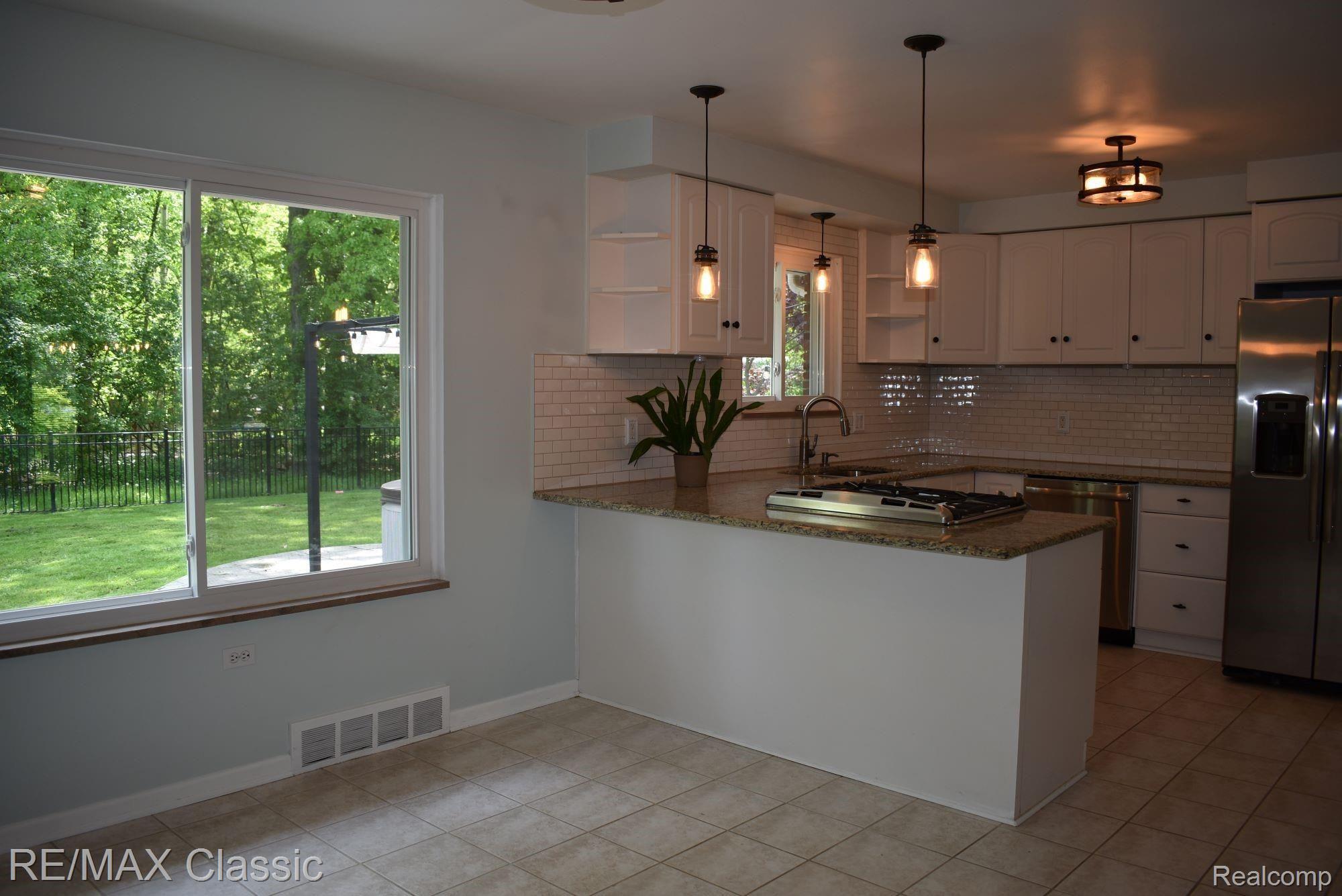 31974 Lahser Road Franklin, MI 48025 - Photo 8 of 40 Nice size window to enjoy the backyard view in the kitchen eating area!