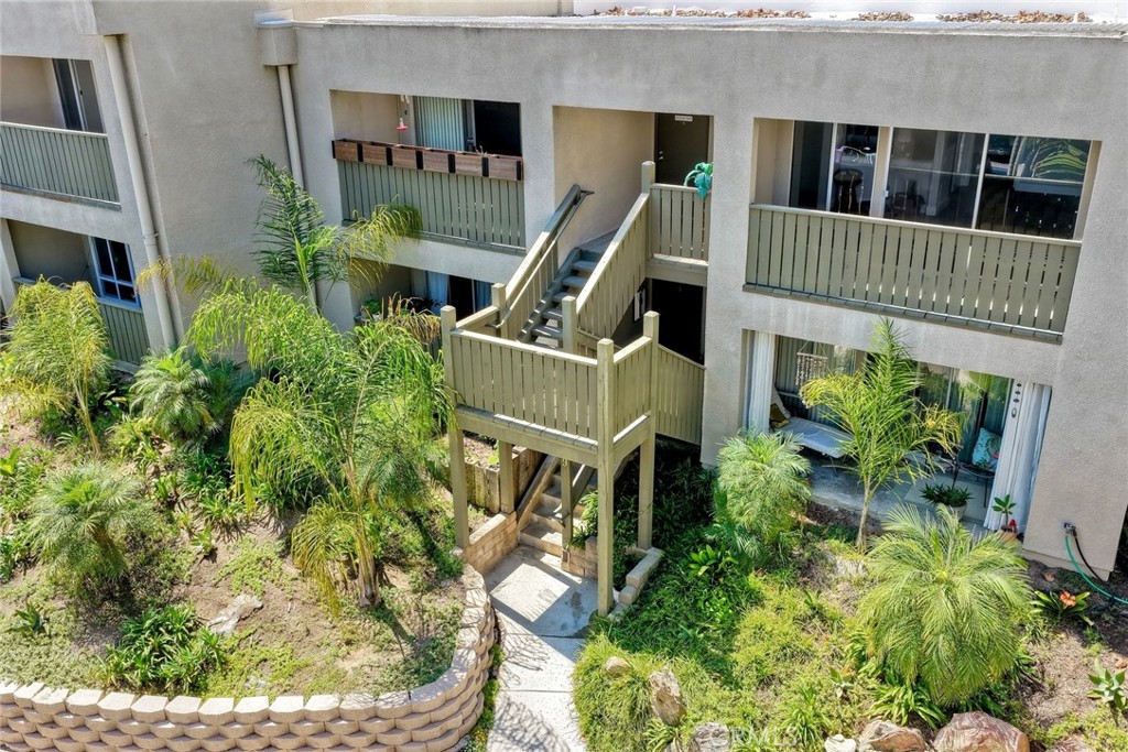 149 West Glaucus Street, Unit D Encinitas, CA 92024 - Photo 26 of 29 a view of an chairs in the balcony