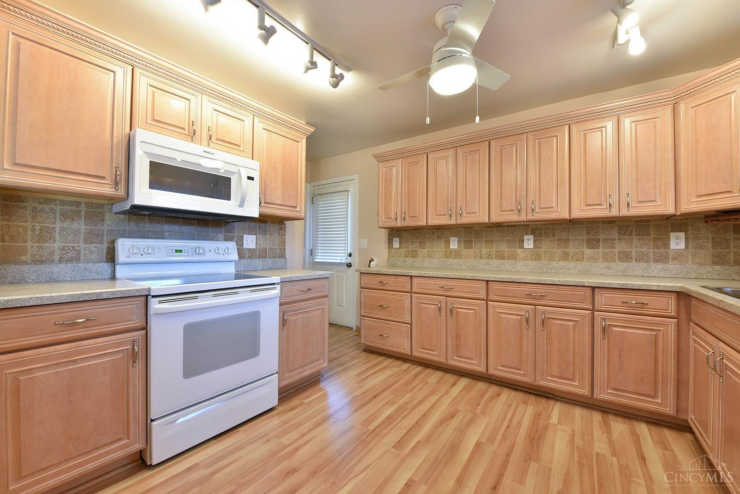 8191 Riovista Drive Cincinnati, OH 45255 - Photo 11 of 32 Gallery Image 11