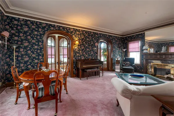 $695,000 | 202 Poplar Street, Harrisburg, IL 62946