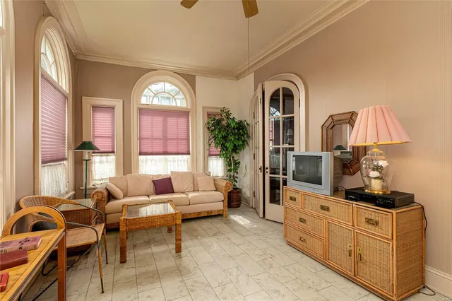 $695,000 | 202 Poplar Street, Harrisburg, IL 62946