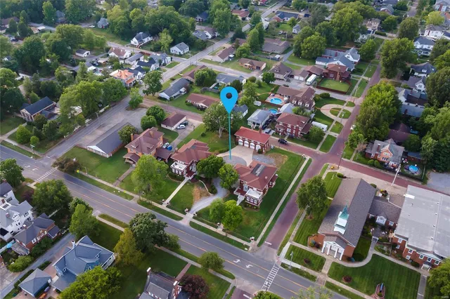 $695,000 | 202 Poplar Street, Harrisburg, IL 62946