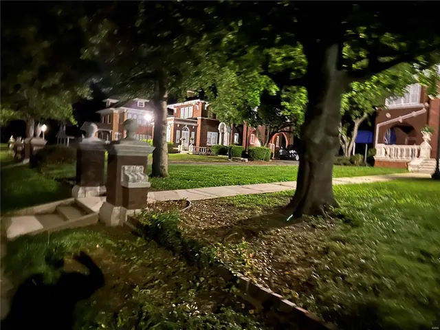 $695,000 | 202 Poplar Street, Harrisburg, IL 62946