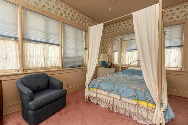 $695,000 | 202 Poplar Street, Harrisburg, IL 62946