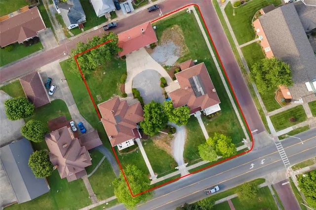 $695,000 | 202 Poplar Street, Harrisburg, IL 62946