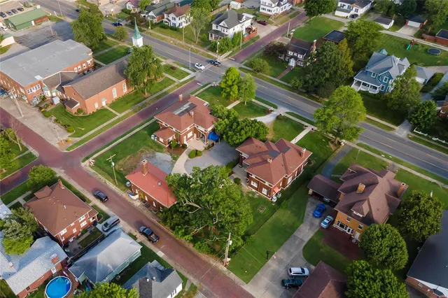 $695,000 | 202 Poplar Street, Harrisburg, IL 62946