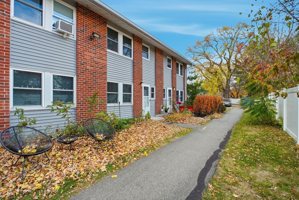 19 Manor Court, Unit 19 Springfield, MA 01118 - Photo 17 of 21