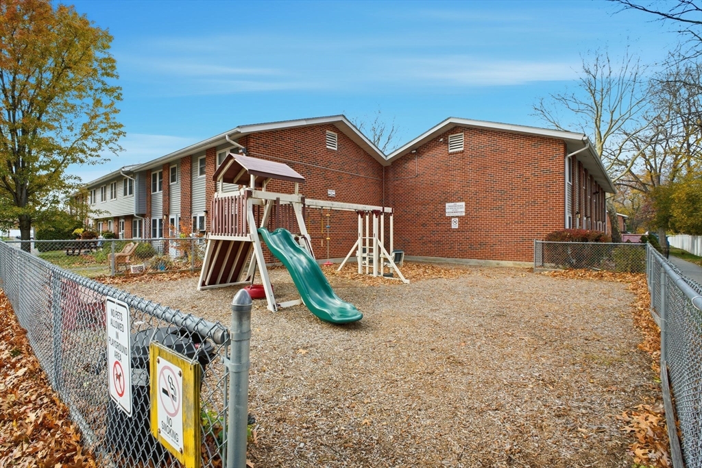 19 Manor Court, Unit 19 Springfield, MA 01118 - Photo 18 of 21