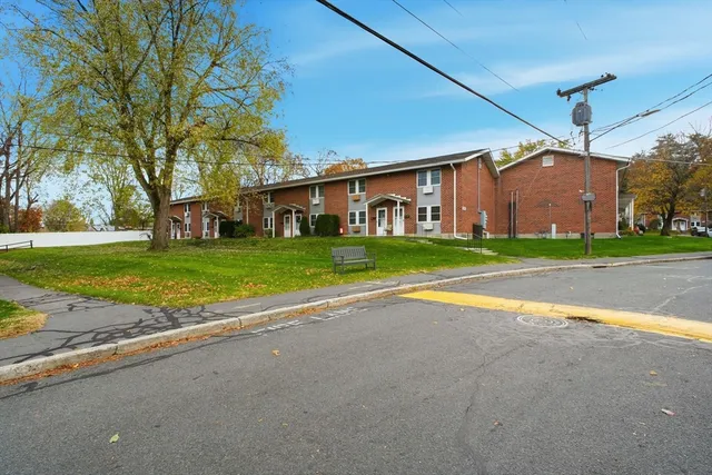 $130,000 | 19 Manor Court, Unit 19, Springfield, MA 01118