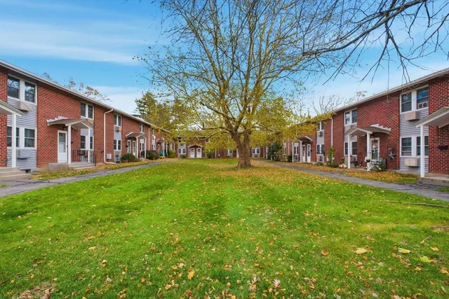 $130,000 | 19 Manor Court, Unit 19, Springfield, MA 01118