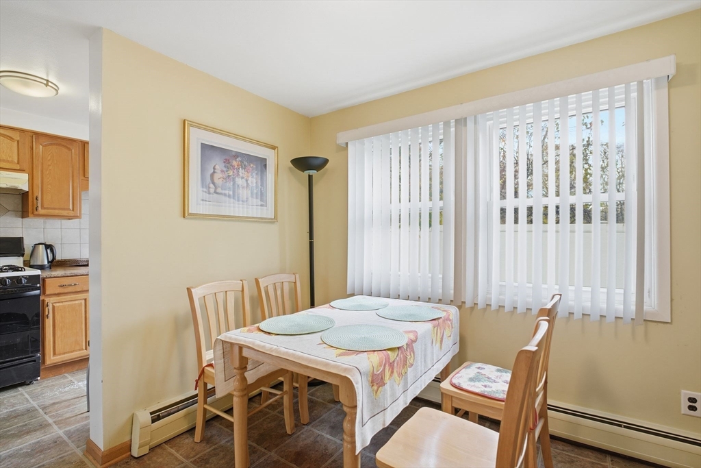 19 Manor Court, Unit 19 Springfield, MA 01118 - Photo 8 of 21