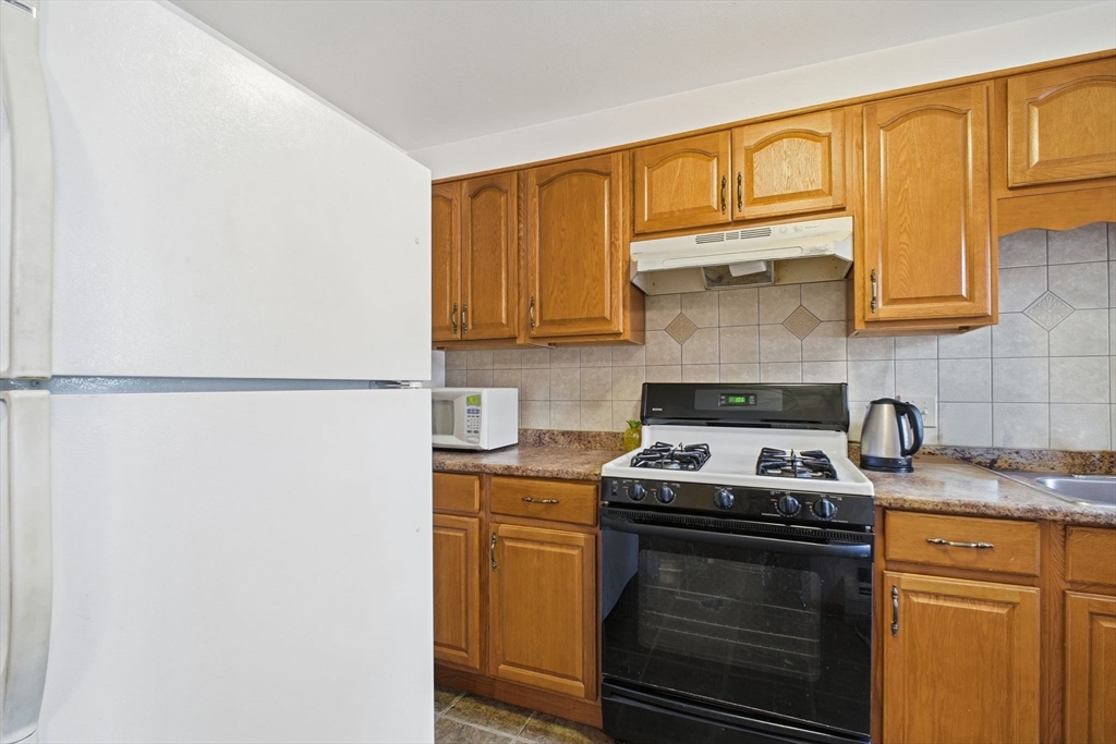 19 Manor Court, Unit 19 Springfield, MA 01118 - Photo 10 of 21