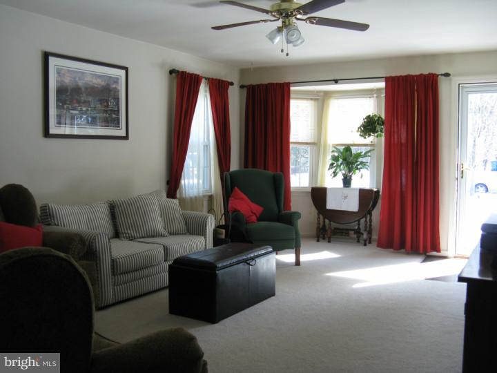 150 Ridgefield Road Newtown Square, PA 19073 - Photo 2 of 23 Living Room