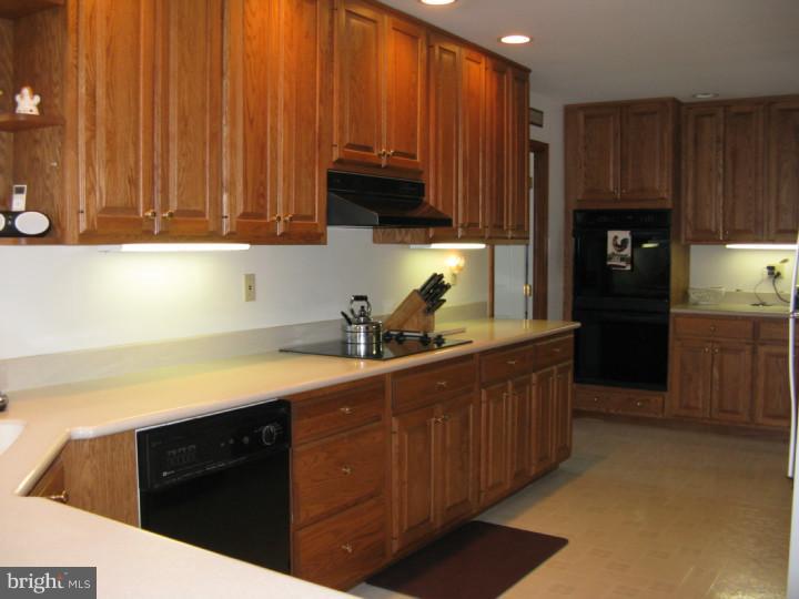 150 Ridgefield Road Newtown Square, PA 19073 - Photo 6 of 23 Kitchen