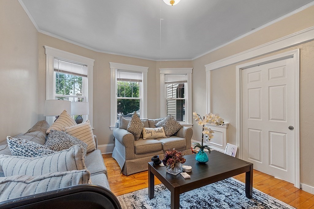 18 Stoneland Road Worcester, MA 01603 - Photo 4 of 40 Gallery Image 4