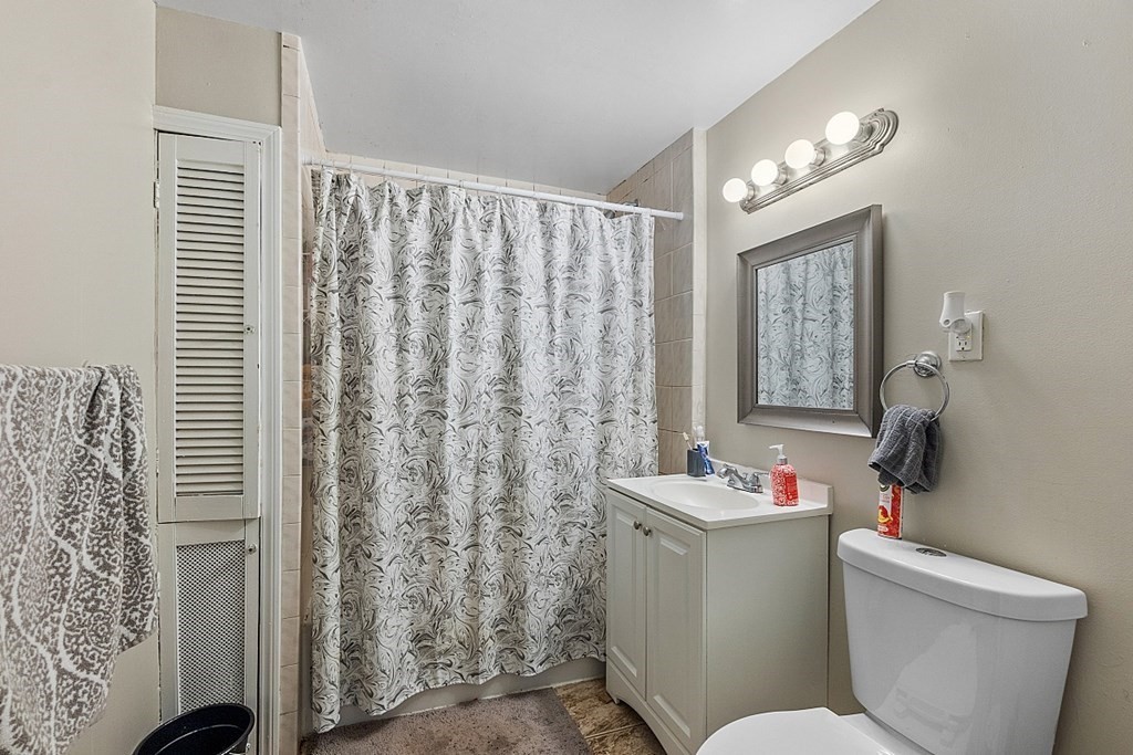 18 Stoneland Road Worcester, MA 01603 - Photo 9 of 40 Gallery Image 9