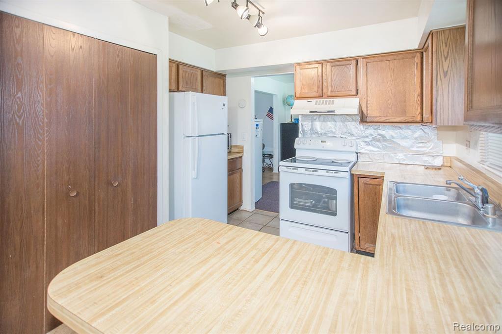 1635 Dennett Lane Rochester, MI 48307 - Photo 14 of 19