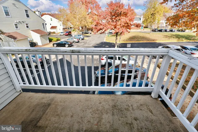 $2,400 | 4393 Pembrook Village Drive, Unit 84, Alexandria, VA 22309