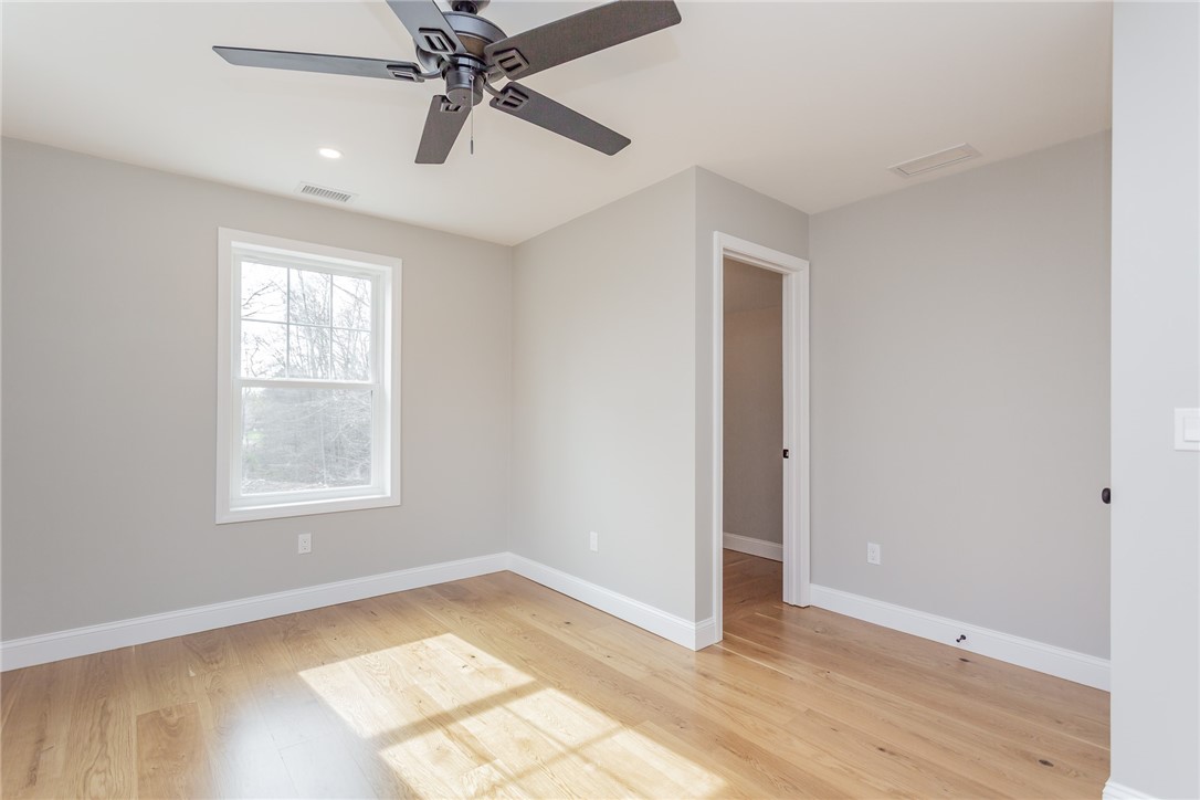 35 Glendale Road Tiverton, RI 02878 - Photo 23 of 47 Second Floor