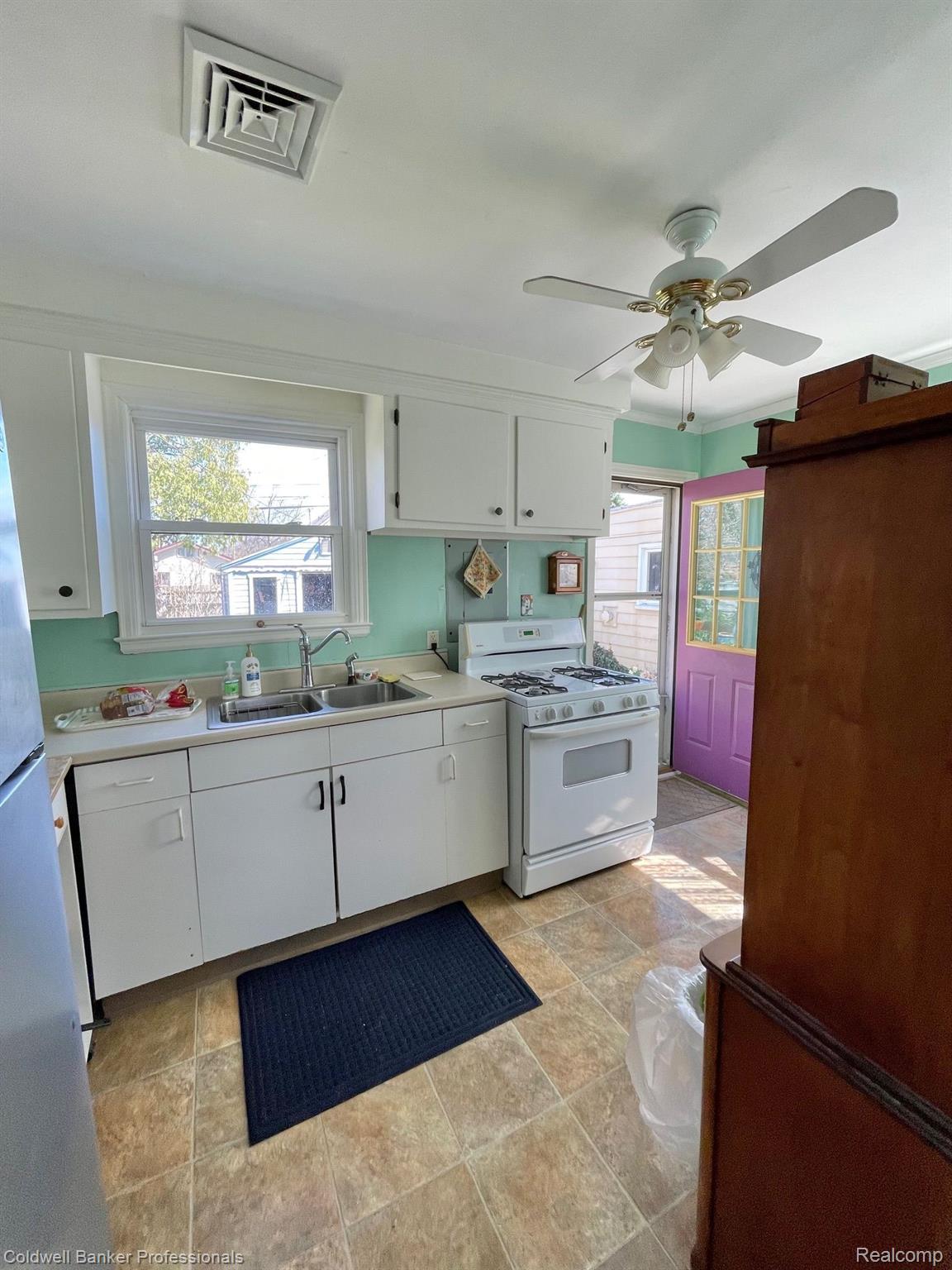 2026 Martin Road Ferndale, MI 48220 - Photo 4 of 18 Gallery Image 4