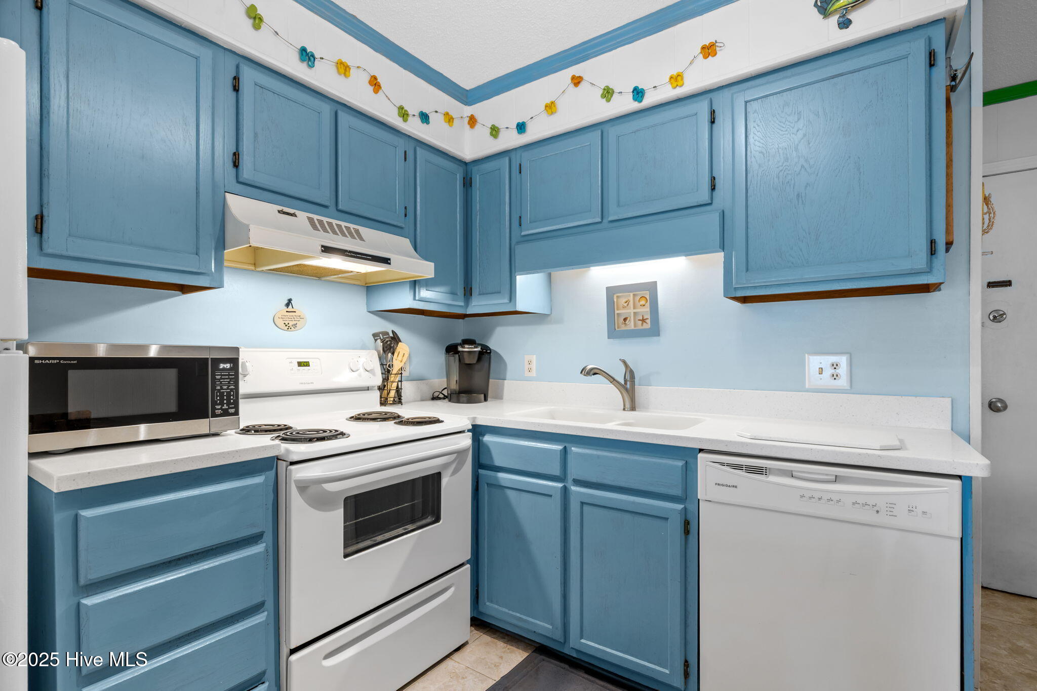 301 Commerce Way, Unit 258 Atlantic Beach, NC 28512 - Photo 4 of 26 Kitchen