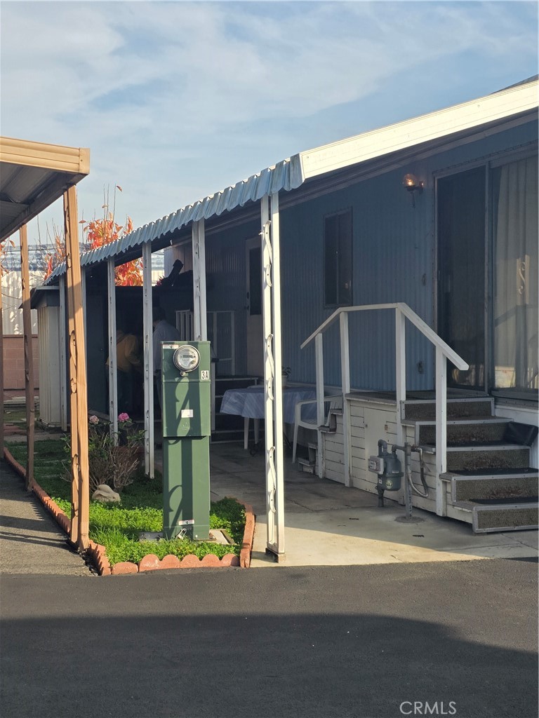 437 West Sp 3a Carson Street Carson, CA 90745 - Photo 4 of 29