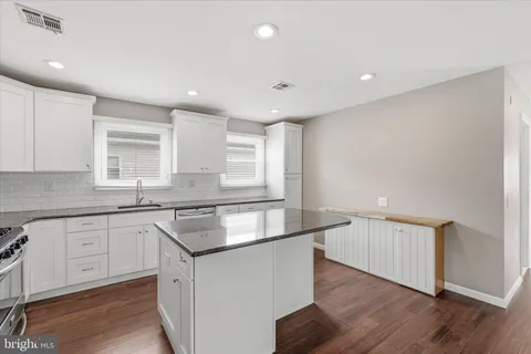 $389,900 | 298 Costa Mesa Drive, Toms River, NJ 08757